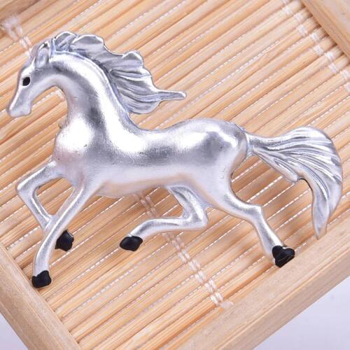 White Enamel Flying Horse Brooches Pins Elegant White Horse Animal Brooch Corsage Women Men Clothes Jewelry Pins Broaches