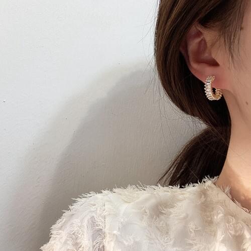 Fashion Korean Micro Inlaid Hoop Earrings Circle Zircon Unique Earring For Women Simple Temperament Wild Earrings Ladies Jewelry