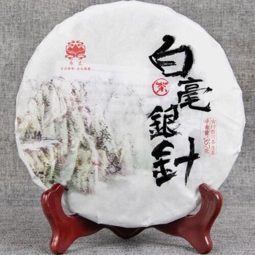 2018 Silver Needle White Chinese Tea Ancient Tree Moonlight White Single Bud White Chinese Tea Cake 357g