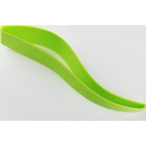 One-piece cake knife tool One cut the cake blade cutter blade is the bread and butter cake baking gadgets spatula Not dirty hand