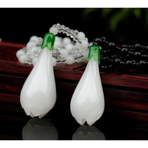 Natural and Tian Yu Lan flower pendant female models of high-grade sweater chain gem pendant white gem orchid