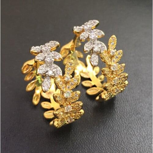 澜意卡 Women's Gold Earrings