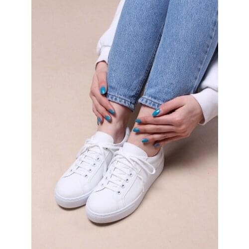 Womens Sports Shoes White Lace-Up Casual Sports Sneakers 2021 Summer Season