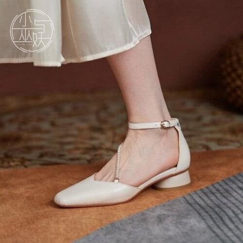 2021 Summer New Womens Pumps String Bead Ankle Buckle Small Square Head Shoes Side Hollow Soft Genuine Leather Female Shoes