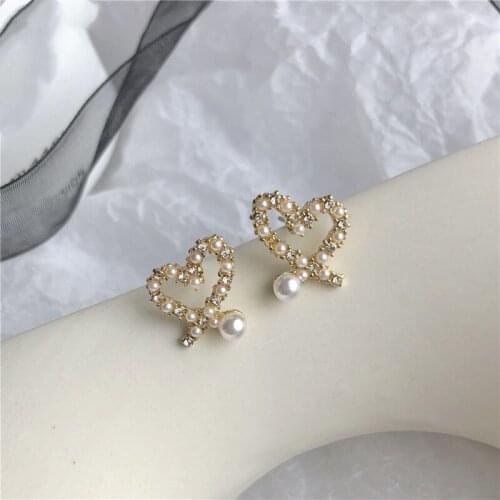 Romantic Irregular Hollow Heart Shaped Pearl Stud Earrings Korean Cute Love Earrings for Women Girls Ear Jewelry Gift Wholesale