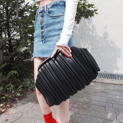HUIDUOSIRUI Women's Black Clutches