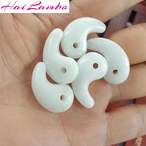 5pcs HaiLambo Natural White Jades Hand Carved Magatama Pendant Comma Beads Classic Amulet Jewelry Pendants Bead for Gift GY09