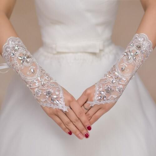 Wedding Gloves Milk White Short Lace Beaded Bridal Gloves Wedding Finger Lace Gloves Wholesale