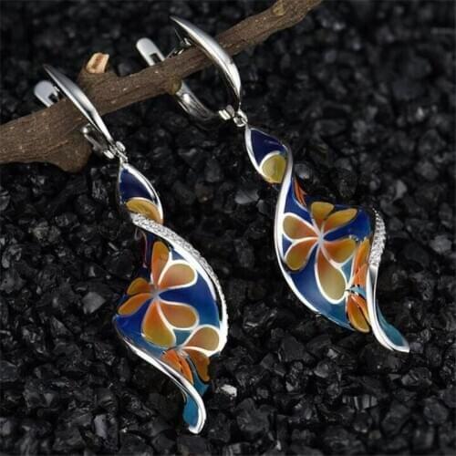 Creative Geometric Twist Crystal Clip Earrings Temperament Women Flower Silver Color Earrings Summer Beach Female Jewelry