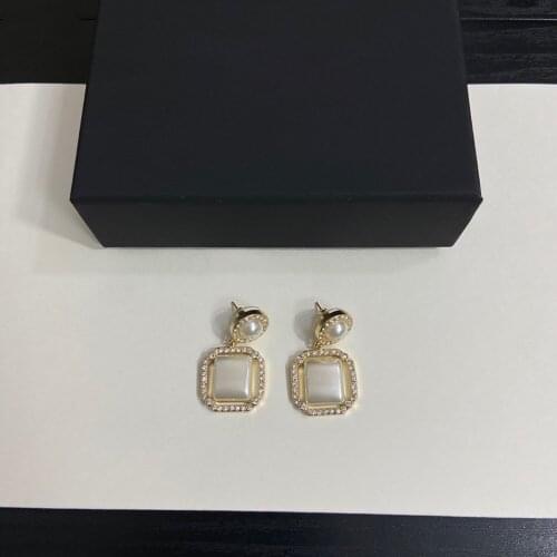 New Vintage Round Marble Fashion Fine Pearl Stud Earrings Contracted Senior Geometric Metal Temperament Women Earrings Jewelry