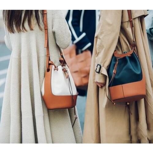 2021 New Womens Leather Drawstring Large Capacity Bucket Bag Leather Hit Color Matching Bag/Hand Bag over-the-Shoulder Bag