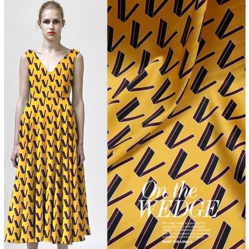 108CM * 50CM Thickness of 19 M / M Customized Big Silk Fabric dan li duan Digital Spray / Painting Print Silk Satin