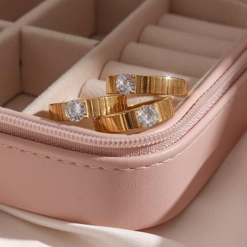New Unisex Round AAA Zircon Pvaed Texture Gold Plated Stainless Steel Wedding Rings For Couple Womens Gold Ring