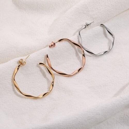 2021 Trendy Best Selling Stainless Steel Big Twist Asymmetric Hoop Earrings For Women Non Tarnish Earring