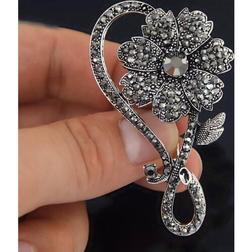 Utei Jewelry Amazing Black Color Brooch Fantastic Crystal Rhinestone Flower Broach Pin For Women And Men Awesome Apparel Pin