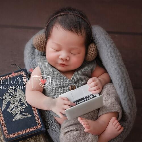 Dvotinst Newborn Photography Props Baby Knit Crochet Mini Headphone Slippers Flip Flops Little Studio Photo Props Accessories