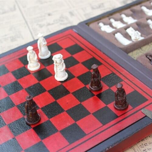 Resin Chess Lifelike Pieces Hot Antique Chess Game Set Vintage Separate Checkerboard Game Pattern Chess Box Gift