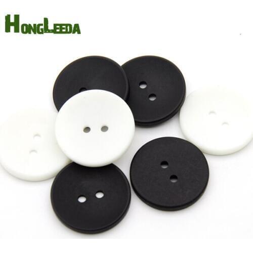100pcs/lot 30mm big plastic resin sewing buttons 2-hole dull matt black / white coat buttons free shipping BT017