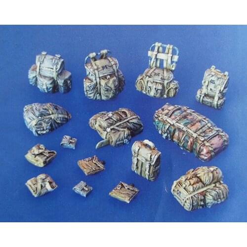 1/35 Scale Unpainted Resin Figure US rucksack and bags collection figure