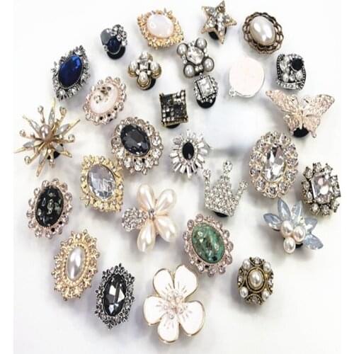 Female 1pcs Cute Crown Peral Girl Shoe chain slippers Charms for Croc Jibz Kids Decoration Accessories Woman Shoes Decorations