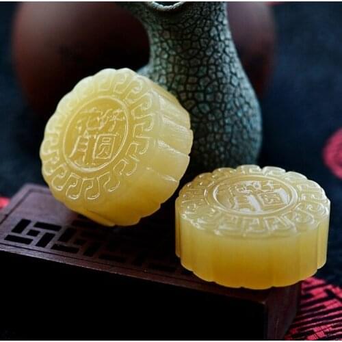 Natural Chinese Hand-carved Good Full Moon Maize Moon Cake Jade Ornaments Mid-autumn Festival Gifts To Friends and Leaders