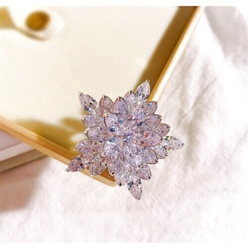 White Zircons Snowflake Brooches Pins Wedding Bouquet Crystal Pin Dress Brooch Bridal Broche Jewelry for Women Christmas Gift