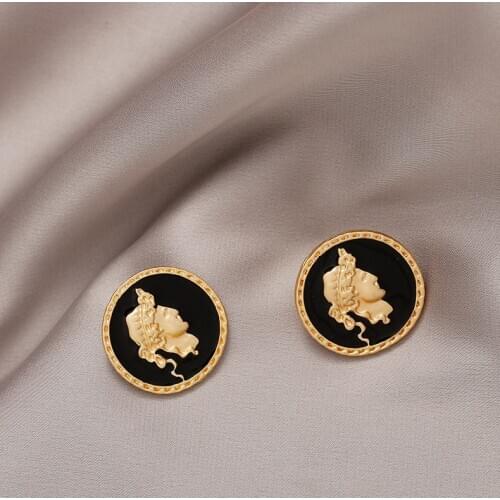 Vintage Emboss Women Head Coins Clip On Earrings Matte Gold Round Button Without Piercing for Women Ear Clips earrings Jewelry