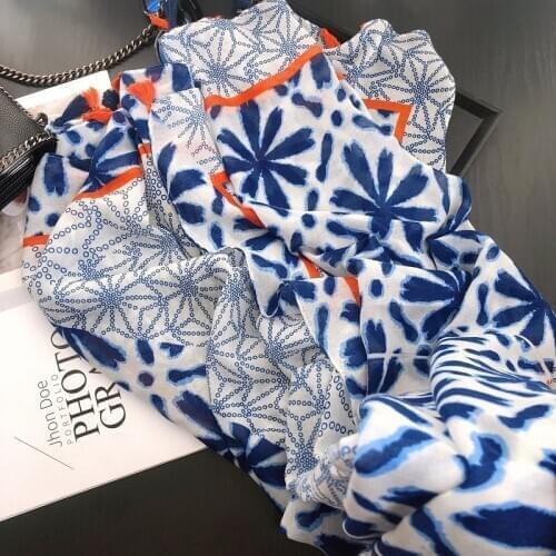 2020 Spain Luxury Brand Fashion Bohemian Floral Viscose Shawl Scarf High Quality Wrap Pashmina Stole Bufandas Muslim Hijab Sjaal