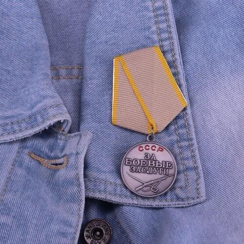 CCCP 3A Boebbie Gun Bayonet Medal Enamel Pin Round Brooch For Coat Sweater Coat Badge