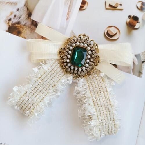 Korean Version of White Bow Tie Fashion Ladies Jewelry Gift Shirt Accessories Rhinestone Brooch Collar Flower