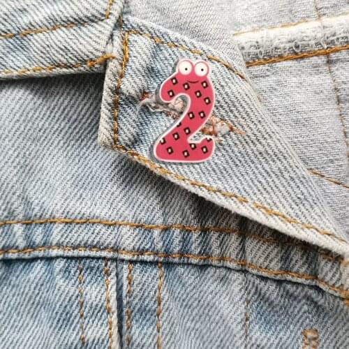 Fashion Acrylic Animal Brooch Vintage Jewelry Badges Cartoon Fog Arabic Numerals 2 Lapel Pins For Backpacks Shirt Scarf Buckle