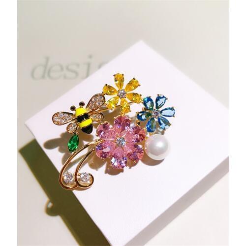 Beautiful Zircon Pearl Flower Brooches for Women Jewelry Vintage Luxury Bee Brooch Coat Sweater Scarf Lapel Pins Accessories