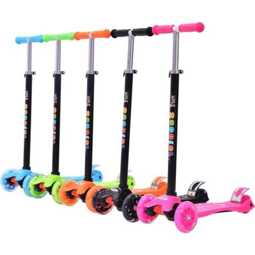 New Non-slip Pedal Wear-resistant Rubber Comfortable Handle Three-wheeled Childrens Scooter