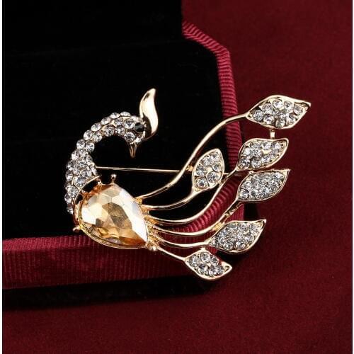 Wholesale Classic Gold Brooch Crystal Animal Flower Brooch Pins Metal Scarf Pins Christmas Gift Banquet Weddings Accessories
