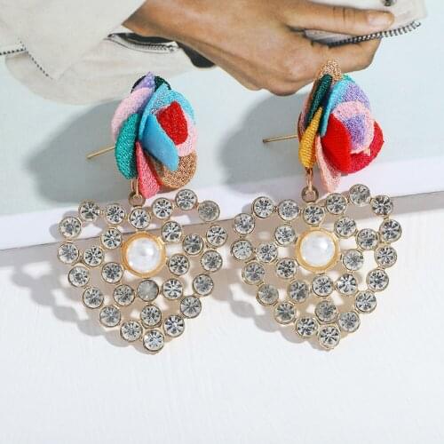 Dvacaman New Design Hollow Rhinestone Heart Shaped Drop Dangle Earrings for Women Statement Flower Earrinsg Boho Jewelry Wedding