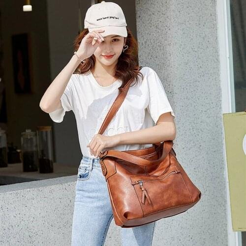 Women Oil wax leather hobo handbags Lady Large Shoulder Bags Tassel zipper Tote Woman retro luxury street crossbody bag Bolsa