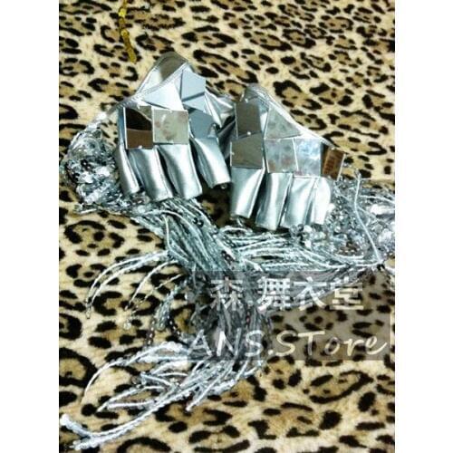 2020 Male Mens New Fashion Gd Male Ds Silver Tassel Specular Gulps Half Motorcycle Punk Gloves Singer Costumes