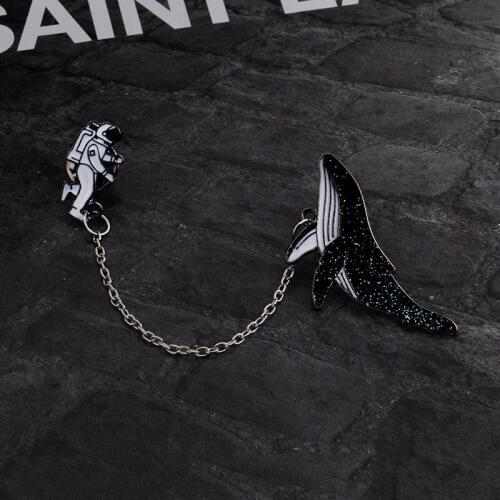 2019 Cartoon pins Astronaut And Whales enamel Pins coat cap backpack Pin Buckle Shirt Badge Fashion Gift for Friend jewelry