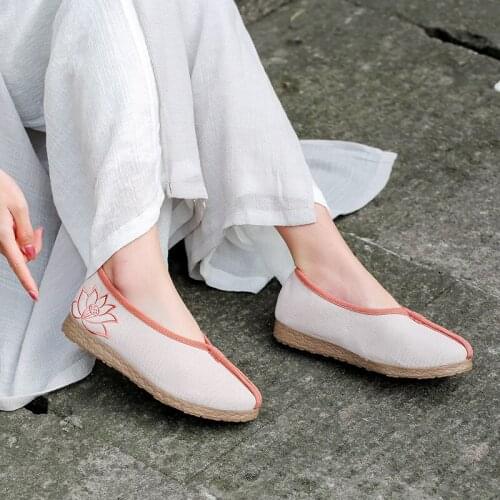 2021 new tea art clothes and hanfu collocation ethnic style comfortable embroidered shoes