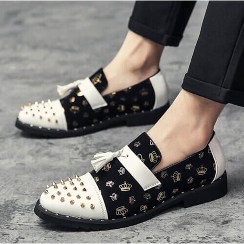 New British Fashion Mens Crown Pattern Pointed Rivet Tassel Oxford Dress Wedding Prom Shoes Homecoming Sapato Social Masculino