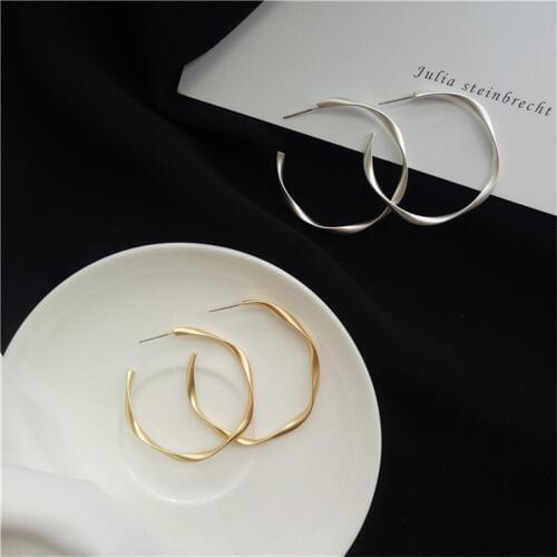 Autumn and winter new sweet girl cute cherry earrings Korean temperament simple earrings clip manufacturers wholesale