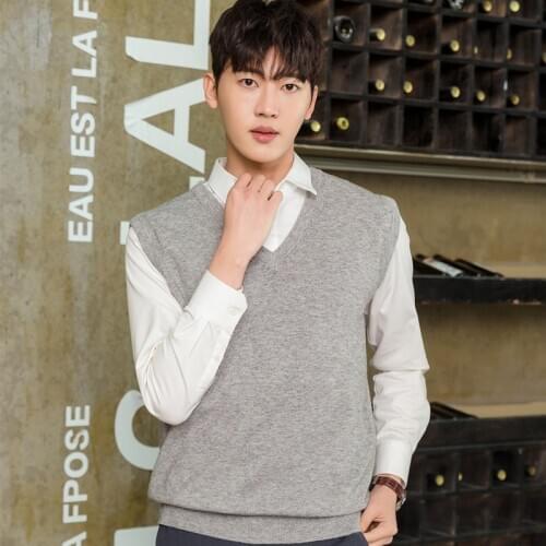 New Fashion Mens Pullover Vest Solid Color Vest Autumn and Winter V-neck Waistcoat Mens Thin Sleeveless Sweater Middle-aged