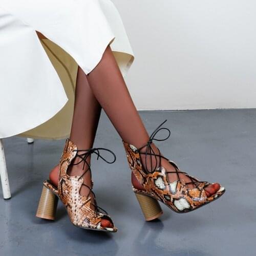 Stylish Cross Tied Hollow Cut Out Women Sandals Snake Print Chunky Round Wooden Heels Woman Gladiator Sandals Ladies Summer Shoe