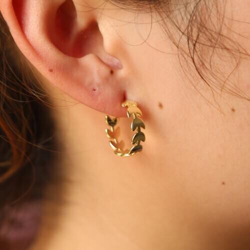 Classic wholesale factory design gold color olive leaf fashion delicate stud earrings cute girls women solid heart shape jewelry