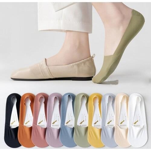Woman Summer Thin Boat Socks Slippers Silicone Antiskid Ice Silk Socks Seamless Invisible Shallow Mouth Breathable Socks 1Pair
