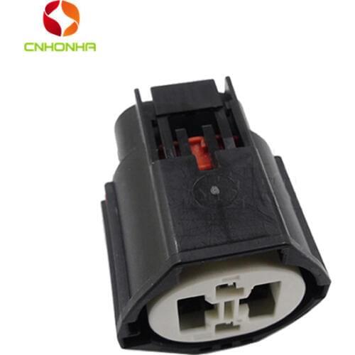 Original parts excellent quality 4 Way water tank electronic fan cooling fan plug Connectors 7283-8598-30