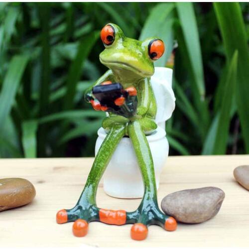 2017 New Creative 3D Resin Frog Figurines Cabochon Kawaii Crafts Sitting Toilet Ornaments For Home Decor Resin Frog Figurines