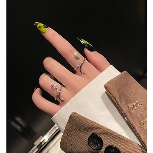 2021 New Personality Zircon Snake Shape Opening Womens Ring Exquisite Luxury Crystal Fashion Wedding Party Rings Korean Jewelry