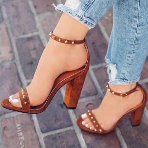 Customized Women Square Heels Sandals Cut-out Ankle Strap Peep Toe Rivets Gladiator Sandals Women Chunky Heel Studded Shoes