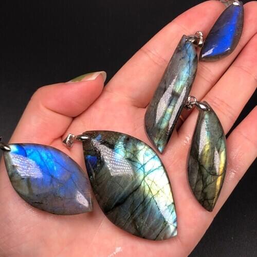 Natural Labrador minerals Moonstone Pendant Crystal Necklace Spectrolite Pendant Reiki Healing Quartz Collection Home Decoration